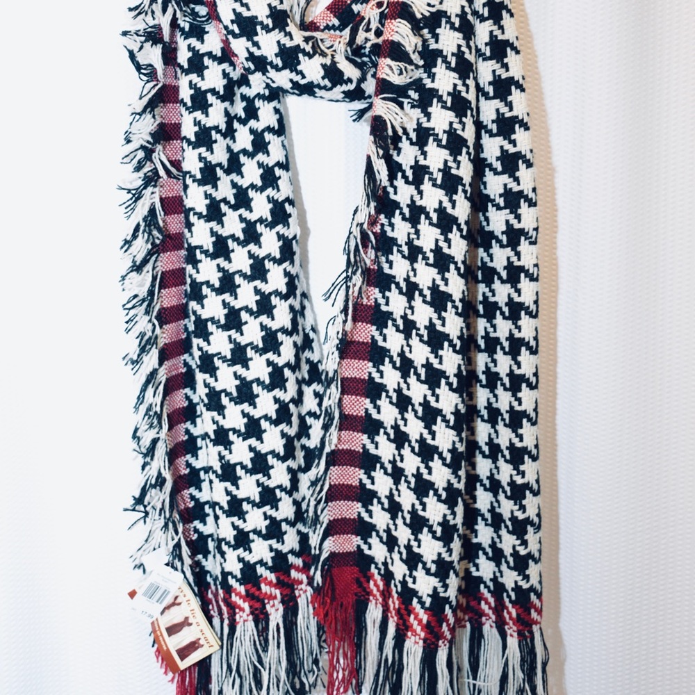 Women’s scarf, heavy knit, houndstooth, black and white with red accent